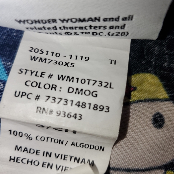 Wonder Woman Scrub Top Size Small - Picture 6 of 10